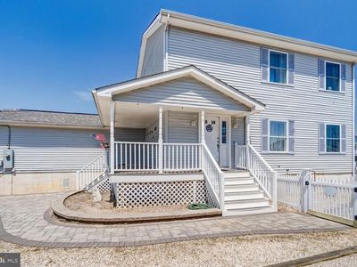 22 W Raritan Dr