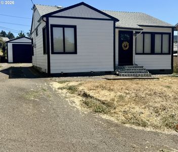 Property at 727 NE Jackson St, Roseburg, OR
