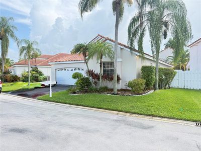 Property at 345 Somerset Way, Weston, FL