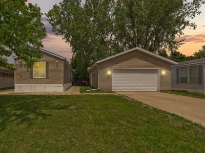 718 Rose Dr