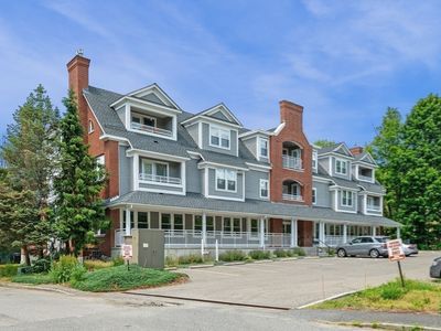 1732 Main St Suite 205
