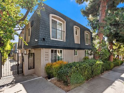 964 Larrabee St APT 102