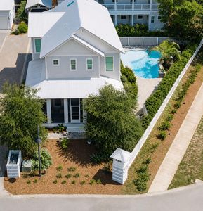 10 Grayton Blvd