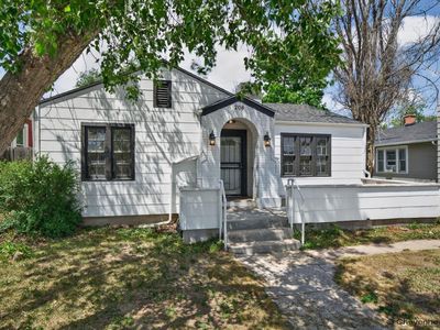 208 E 3rd Ave