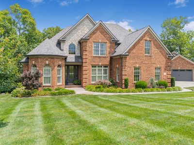 216 Avawam Dr