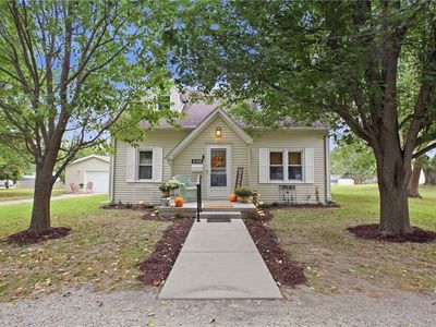 208 Short St