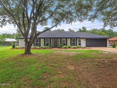 310 Lakeside Dr
