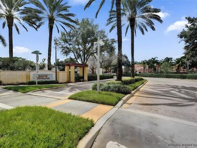 1210 Santa Catalina Ln N