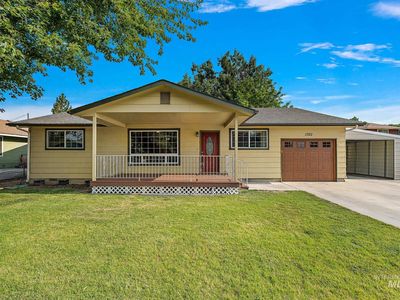 1320 E Main St
