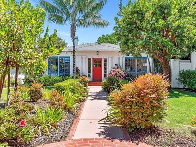 1111 G Ave