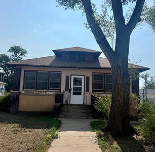 638 Vine Ave