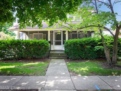 323 East St
