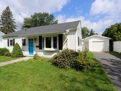 8 Lincoln Ln