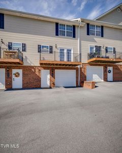 652 Grays Pointe Ct