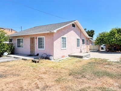 2702 New Ave