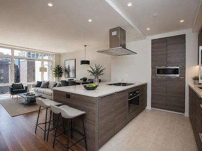 151 W 21st St APT 6D