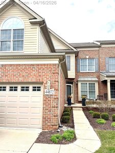 44872 Broadmoor Cir S