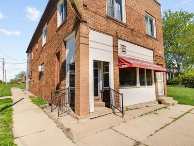 1539 Clifton Ave
