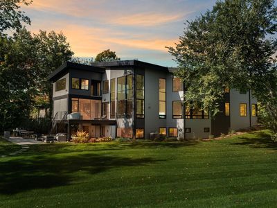 746 Peninsula Point Rd