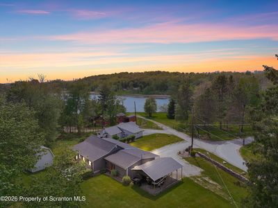 61 Lakeside Dr