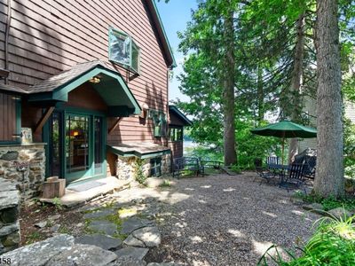 134 Cedar Lk W