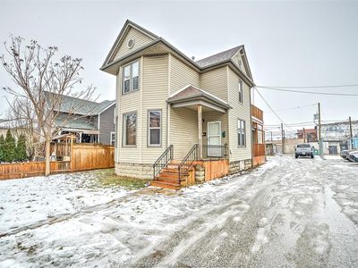 566 Parent Ave