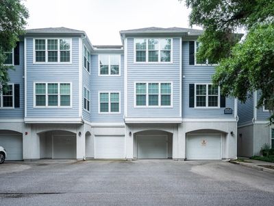 Property at 60 Fenwick Hall Aly APT 132, Johns Island, SC