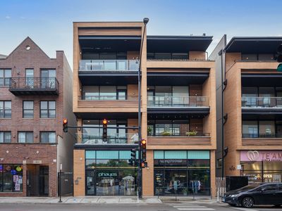 2503 N Milwaukee Ave APT 3N