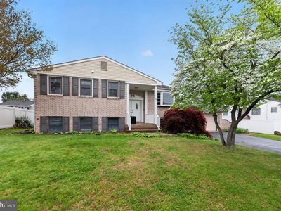 13 Pebble Ln