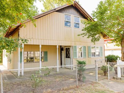 226 E Jacksonville Ave