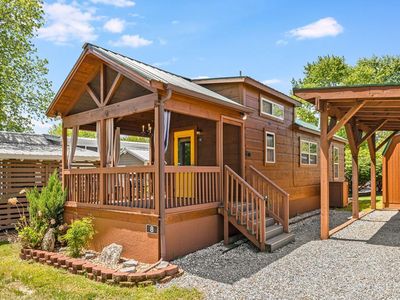 33 Drifting Brook Ln