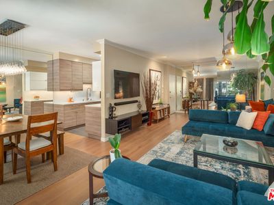 1250 N Kings Rd APT 213