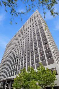 4343 N Clarendon Ave APT 1812