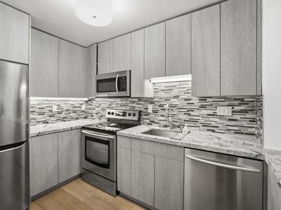 1 Daniel Burnham Ct APT 307