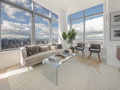 3 Court Sq #PENTHOUSE 209