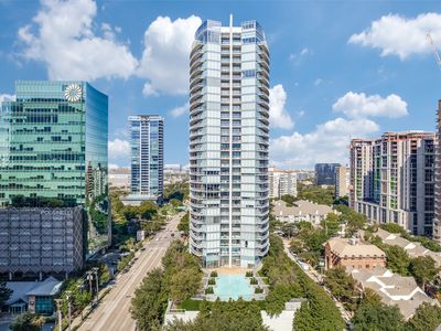 2900 McKinnon St APT 601