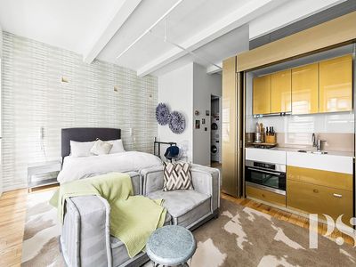 16 W 19th St APT 6A
