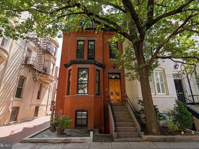 2010 Hillyer Pl NW