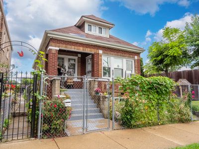 2249 S Hamlin Ave