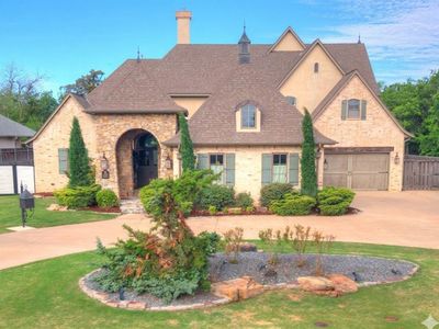 2725 Guilford Ln