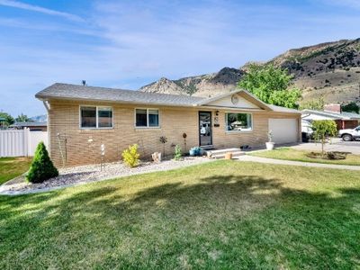 819 E Lindon Dr