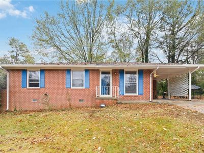 913 Longleaf Dr