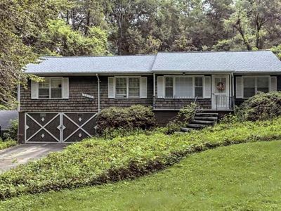 1052 Country Ln