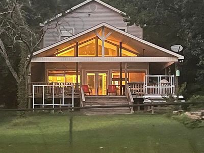 48 Lakeshore Dr