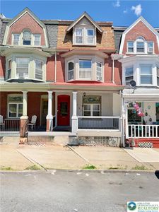 747 Saint John St