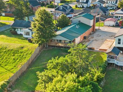 421 Riverside Dr