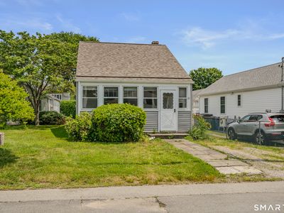 10 Swan Avenue