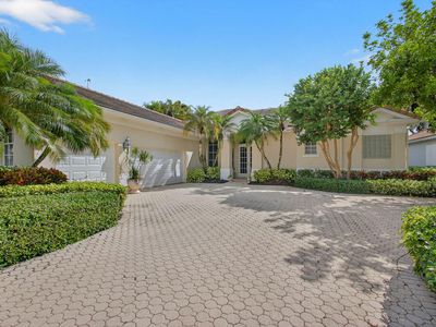 8784 Lakes Boulevard