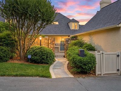 14 Graylyn Place Ln