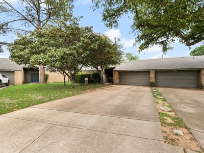 1801 Woodview Ct